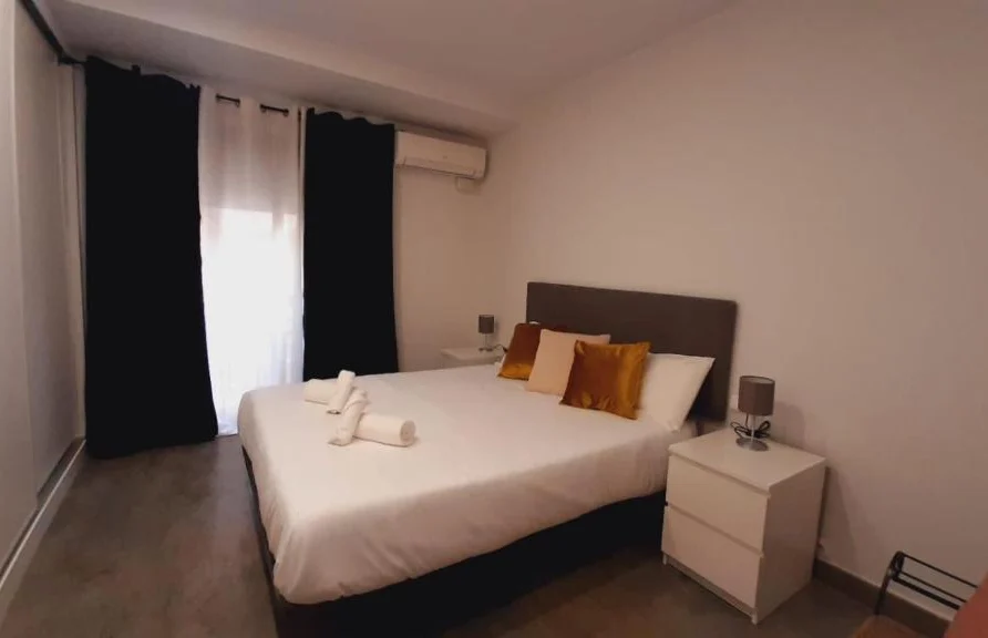 alicante postiguet habitacion tres