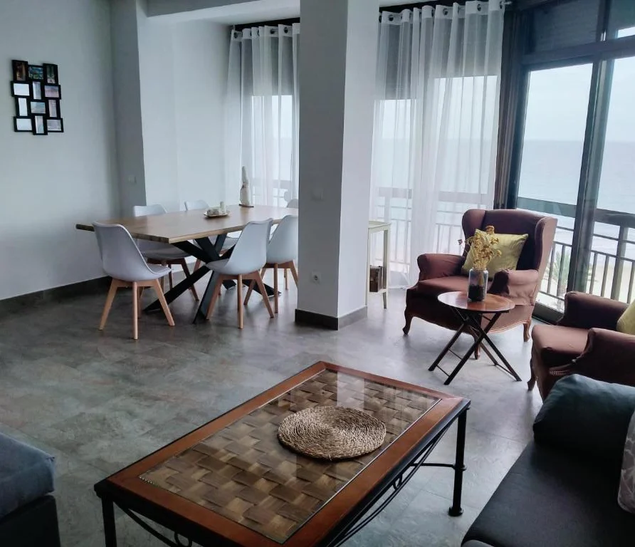 alicante postiguet salon cinco